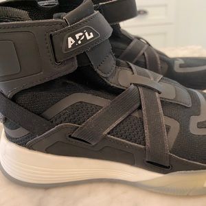 APL high tops, Women’s sz 8 (Men’s 6.5) blk&white